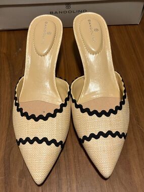 Bandolino Beige and Black Pointed-Toe Woven Mules size 9.5 Brand new